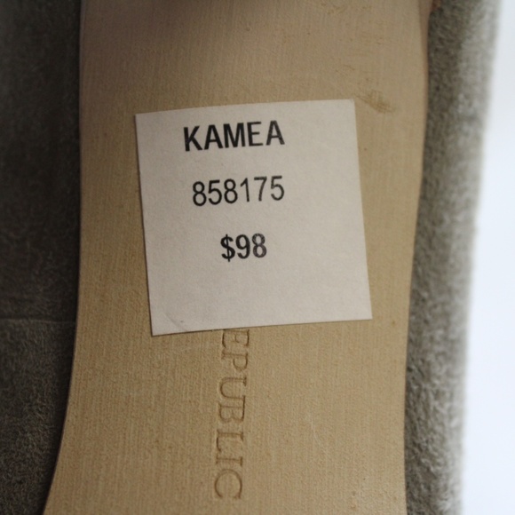 Banana Republic Grey Suede Open Toe Short Heels - Picture 8 of 8